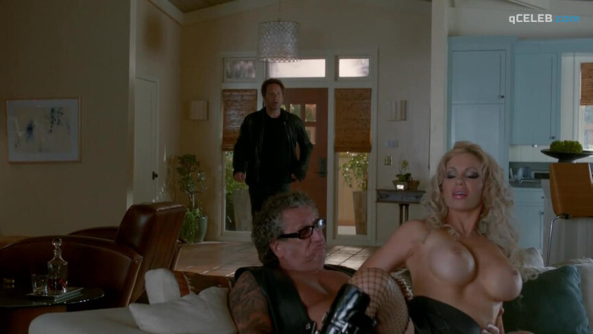 1. Diana Terranova nude, Kelen Coleman sexy – Californication s07e12 (2014)