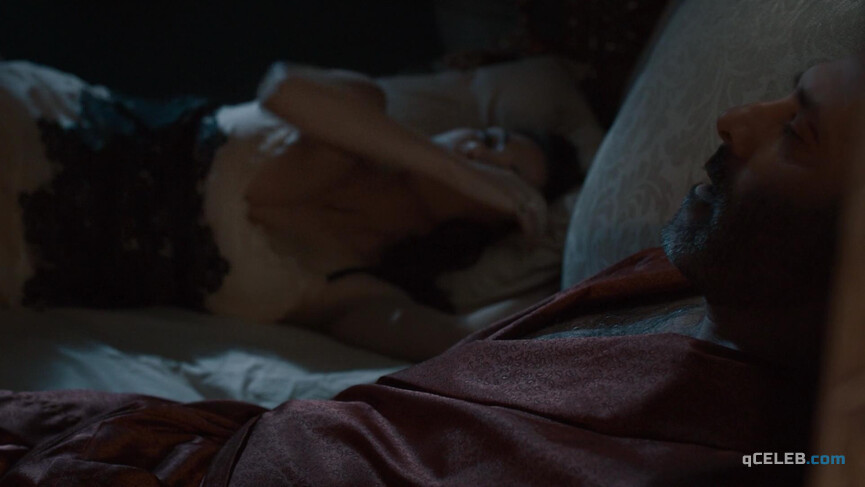 3. Moran Atias sexy – Tyrant s01e03 (2014)