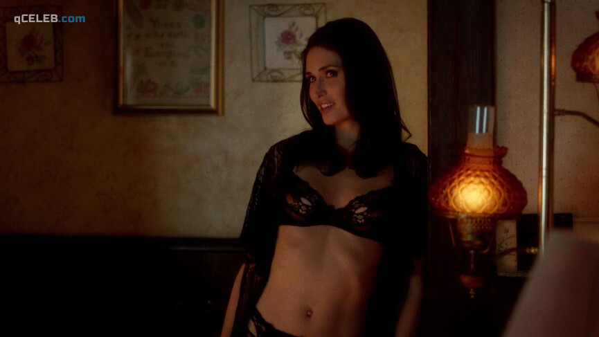 2. Karolina Wydra sexy – True Blood s07e06 (2014)