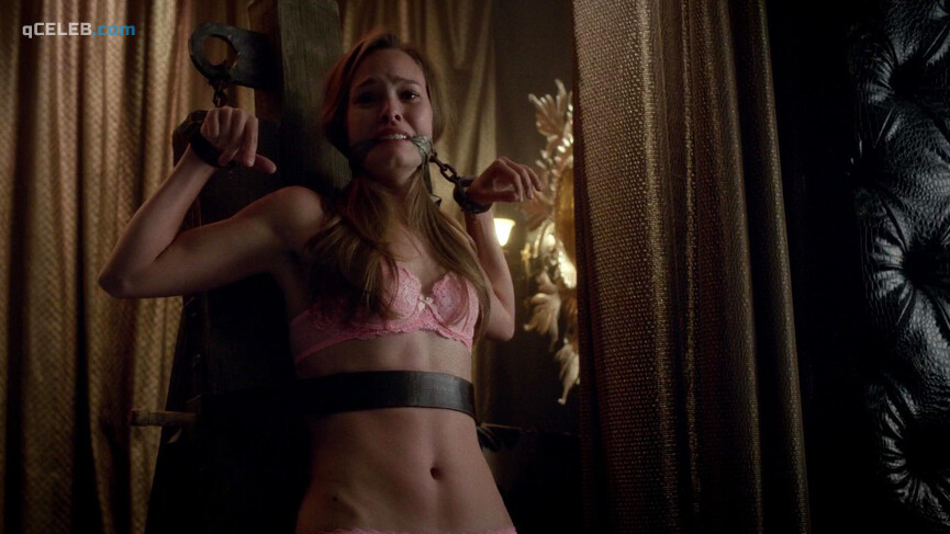 1. Deborah Ann Woll sexy, Bailey Noble sexy – True Blood s07e08 (2014)