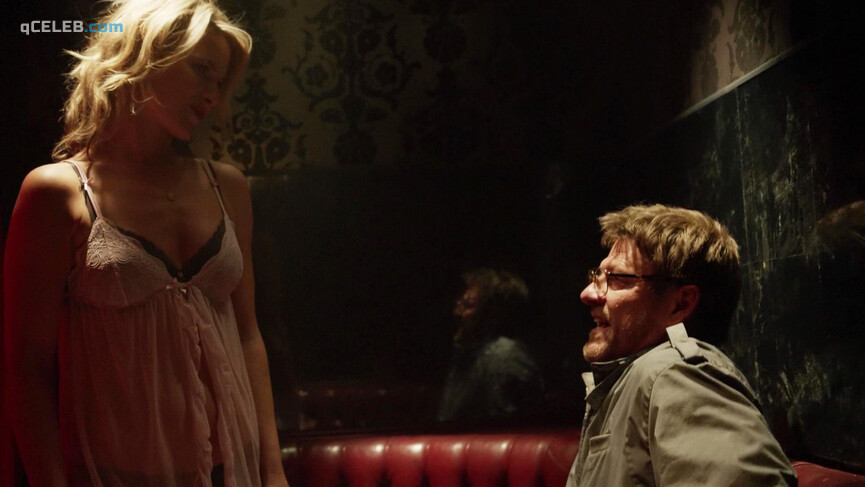 3. Ali Larter sexy – Legends s01e01 (2014)