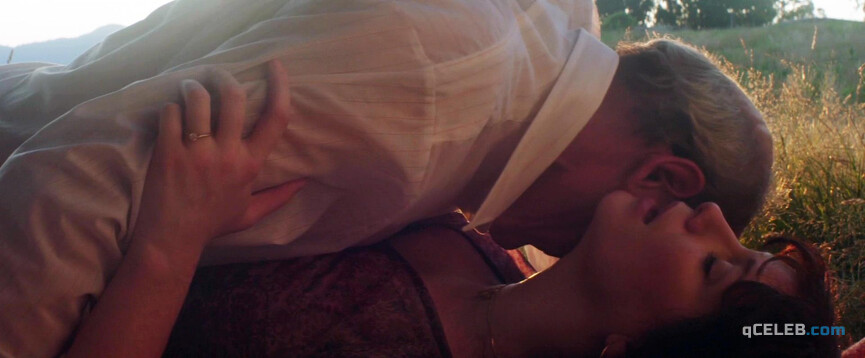 2. Christina Hendricks sexy – God's Pocket (2014)