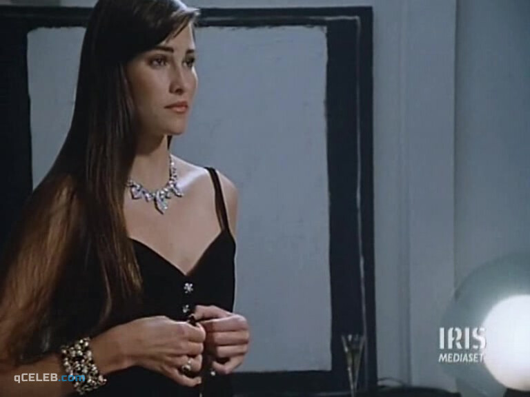1. Carmen Loderus nude – Mano rubata (1989)