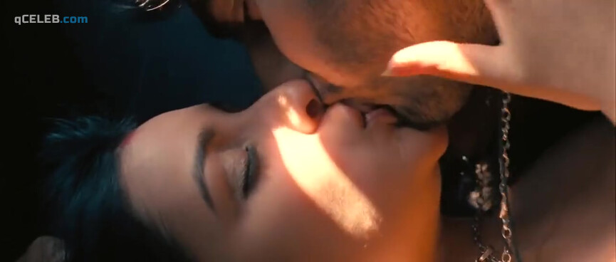 3. Parineeti Chopra sexy – Ishaqzaade (2012)