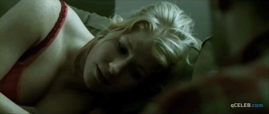 1. Charlotte Guldberg sexy – Steppeulve (2005)