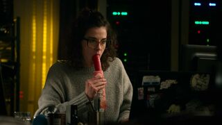 Anne Schafer sexy – Hot Dog (2018)