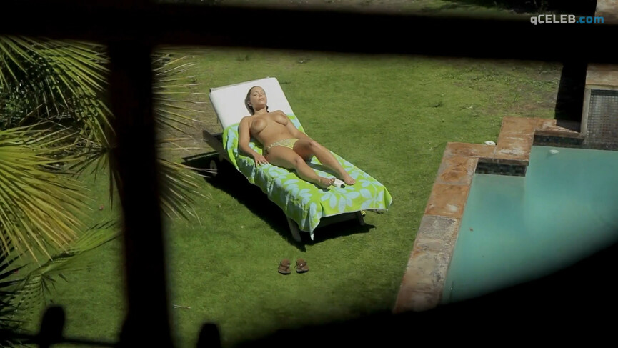 4. Liza Del Sierra nude – Villa Captive (2011)