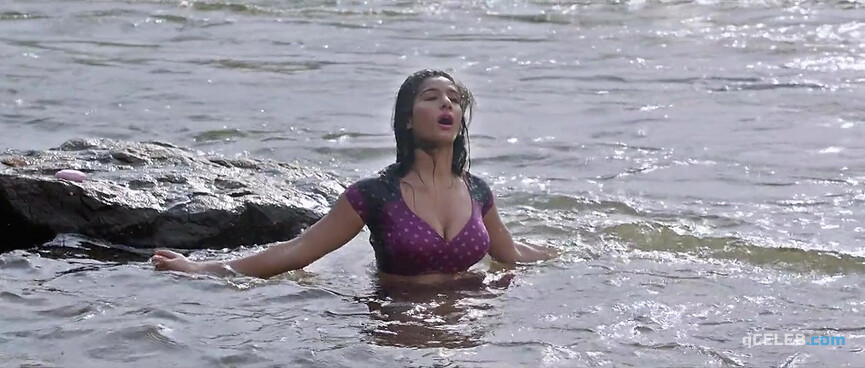 6. Neha Khan sexy – Shikari (2018)