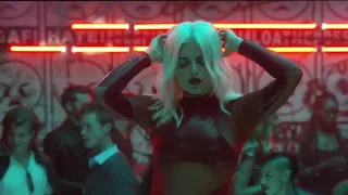 Bebe Rexha sexy – The Keys of Christmas (2016)