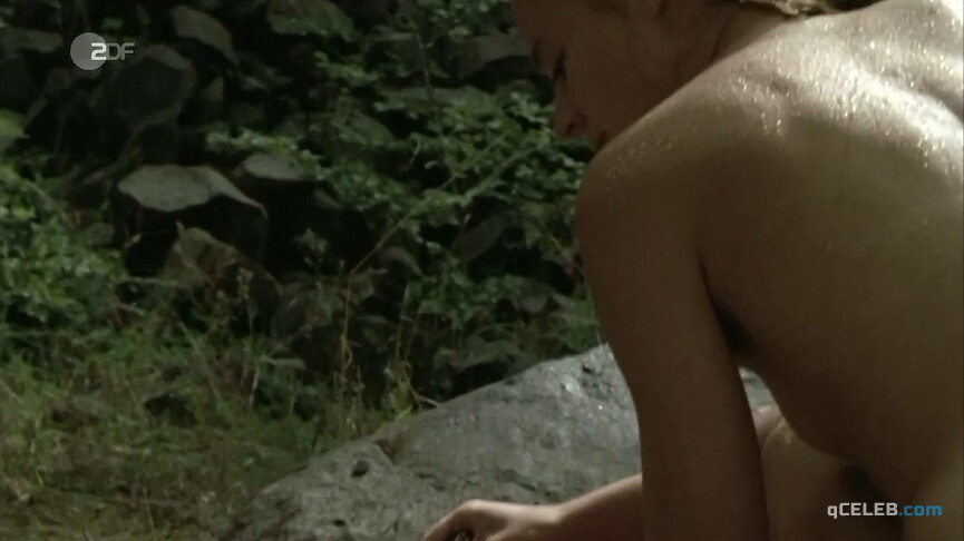 2. Bernadette Heerwagen nude – An die Grenze (2007)