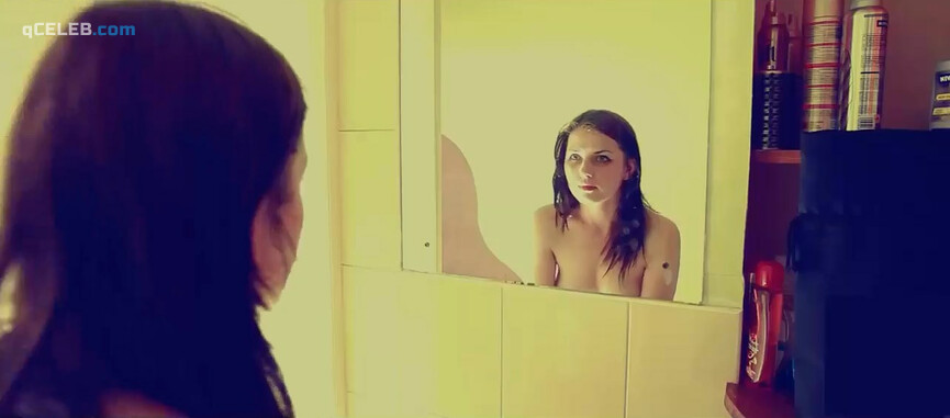 9. Diana Jachimowicz nude – Klatka 44 (2012)