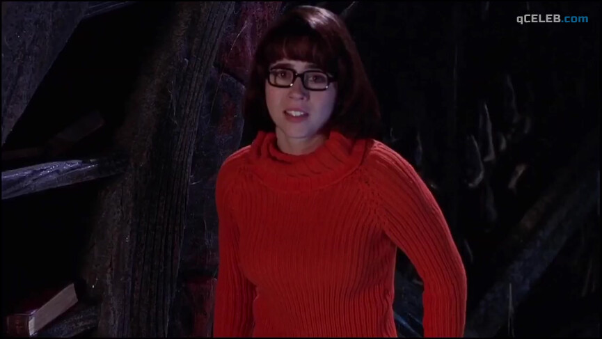 1. Linda Cardellini sexy – Scooby-Doo (2002)