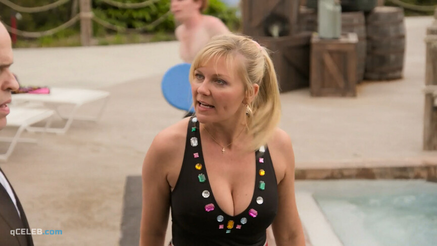 7. Kirsten Dunst sexy – On Becoming a God in Central Florida s01e04 (2019)