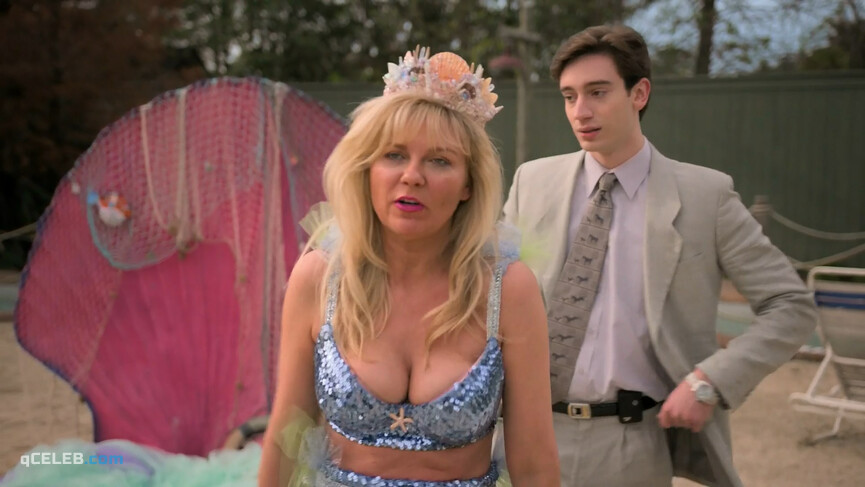 8. Kirsten Dunst sexy – On Becoming a God in Central Florida s01e07 (2019)