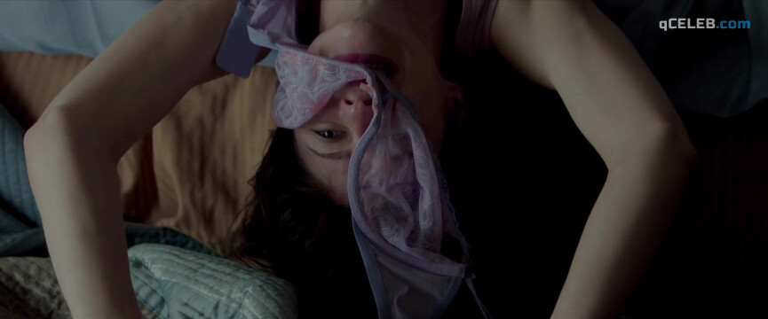 20. Alexandra Daddario sexy, Kate Upton sexy – The Layover (2017)