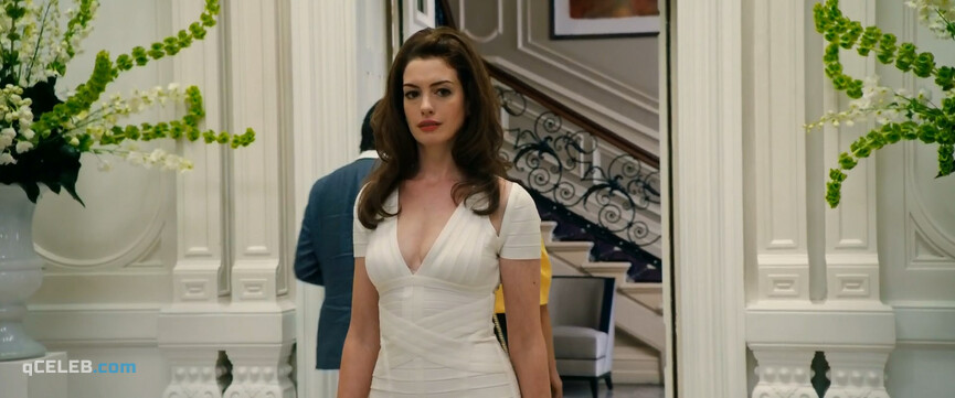 1. Anne Hathaway sexy – The Hustle (2019)