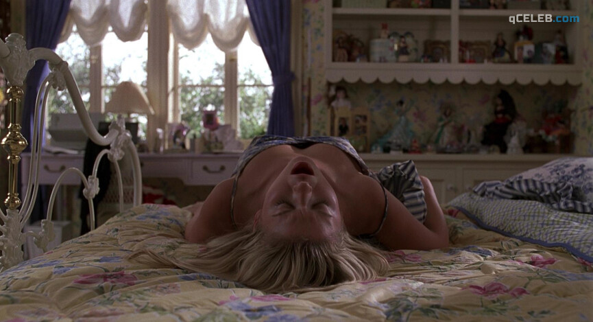 1. Tara Reid sexy – American Pie (1999)