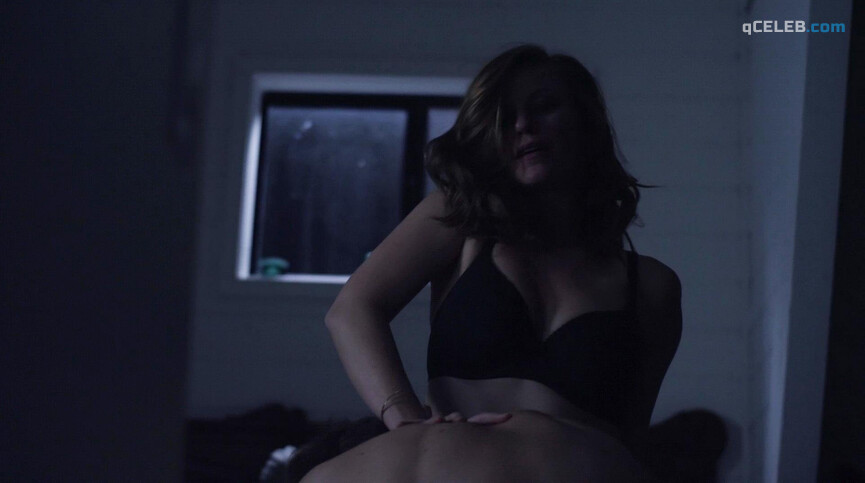 2. Cassidy Freeman sexy, Lucy Griffiths sexy – Don't Look Back (2014)