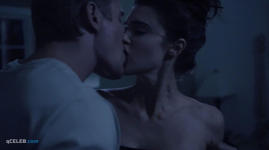 3. Cassidy Freeman sexy, Lucy Griffiths sexy – Don't Look Back (2014)