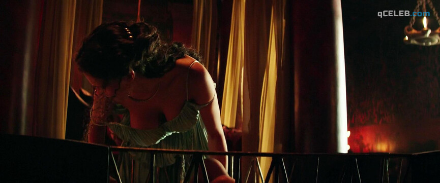 2. Irina Shayk nude, Karolina Szymczak sexy – Hercules (2014)