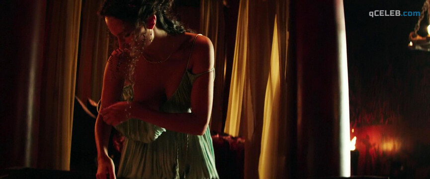 3. Irina Shayk nude, Karolina Szymczak sexy – Hercules (2014)
