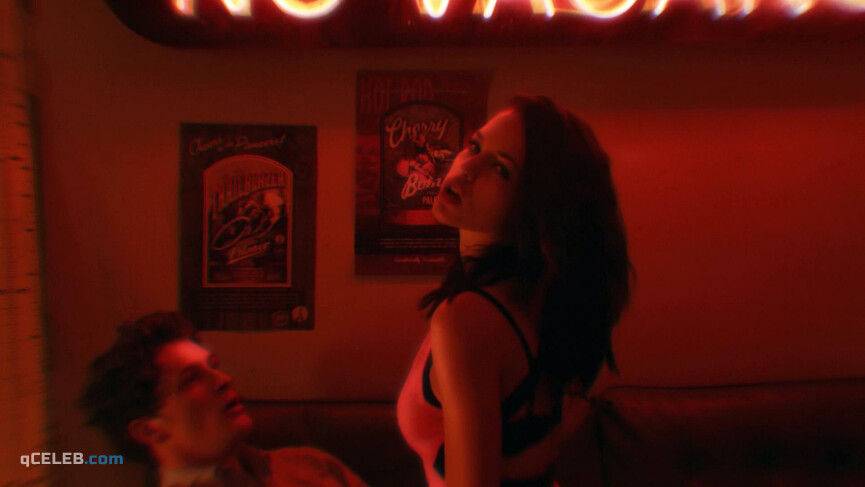 3. Alexis Knapp sexy, Alexia Fast sexy – Grace (2014)