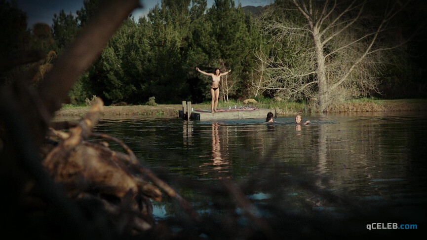 1. Cortney Palm nude, Lexi Atkins sexy, Rachel Melvin sexy – Zombeavers (2014)
