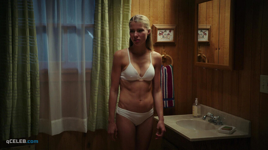 1. Lexi Atkins sexy – Zombeavers (2014)