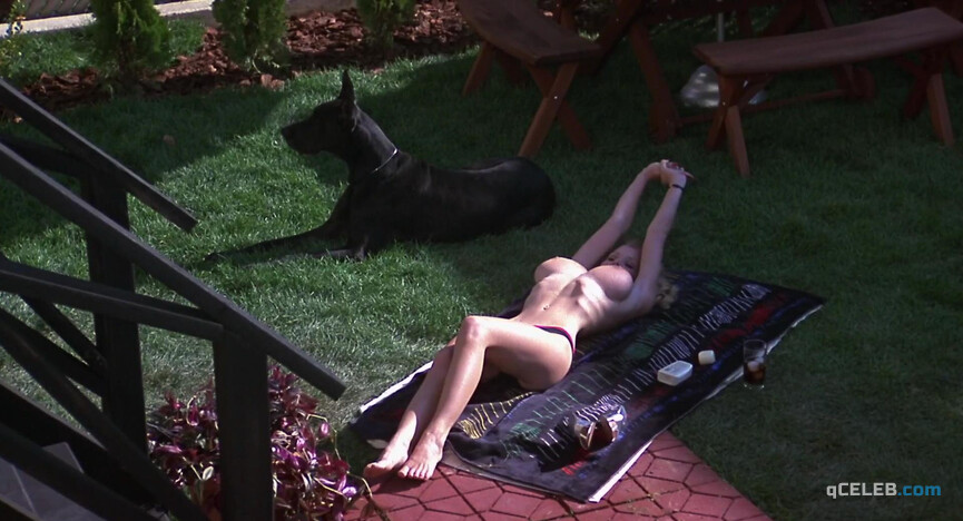 3. Kimberly McArthur nude, Jennifer Jason Leigh sexy – Easy Money (1983)