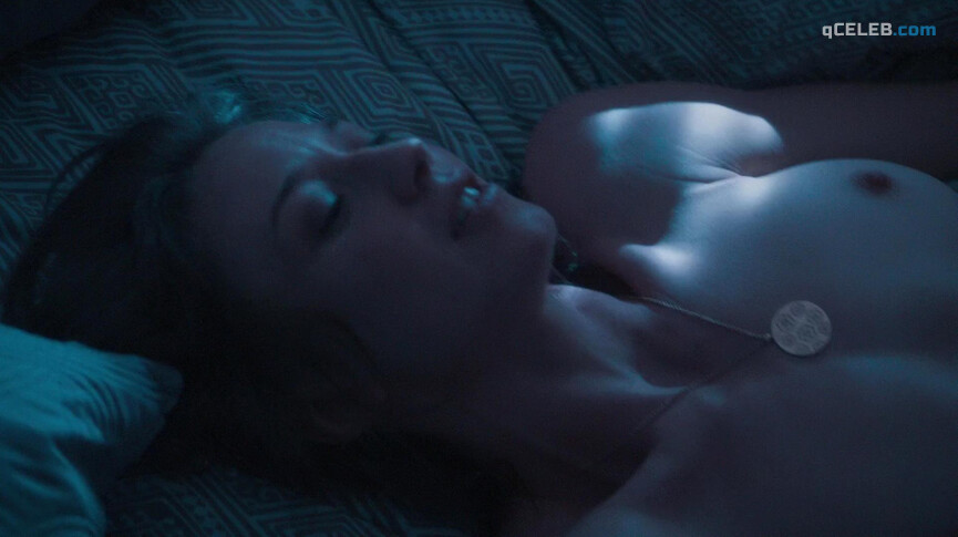 2. Carrie Coon nude – The Leftovers s01e07 (2014)