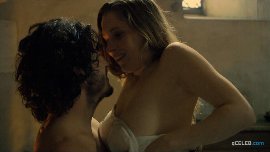 2. Ophelia Kolb nude – La Commanderie s01e04 (2010)