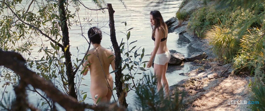 1. Juliette Binoche nude, Kristen Stewart sexy – Clouds of Sils Maria (2014)