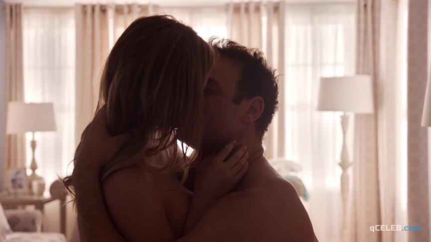 3. Julianna Guill sexy – Girlfriends' Guide to Divorce s01e02 (2014)