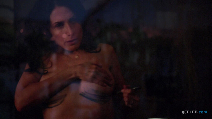 1. Lisa Edelstein sexy – Girlfriends' Guide to Divorce s01e03 (2014)