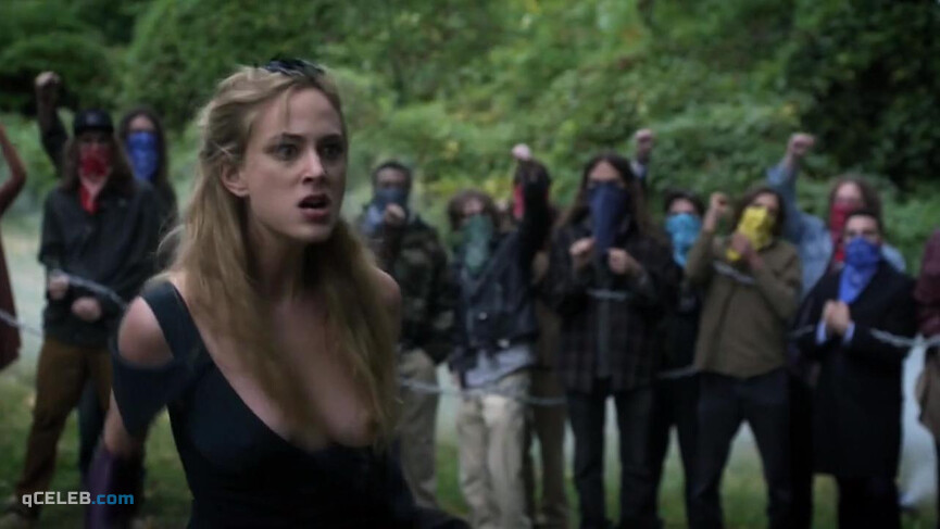 3. Nora Arnezeder nude, Lola Kirke sexy – Mozart in the Jungle s01e09 (2014)