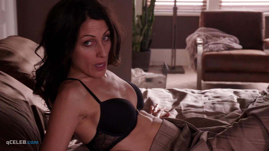 1. Lisa Edelstein sexy – Girlfriends' Guide to Divorce s01e04 (2014)