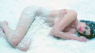 Eva Green sexy – White Bird in a Blizzard (2014)