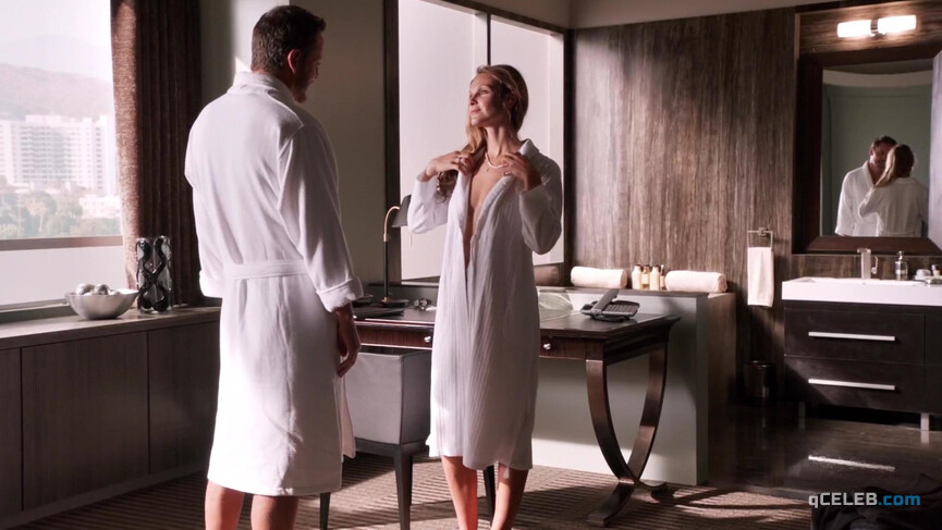 2. Beau Garrett sexy – Girlfriends' Guide to Divorce s01e07 (2015)