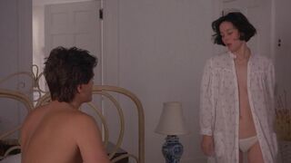 Meg Tilly sexy – Masquerade (1988)