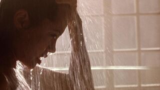 Angelina Jolie sexy – Lara Croft: Tomb Raider (2001)
