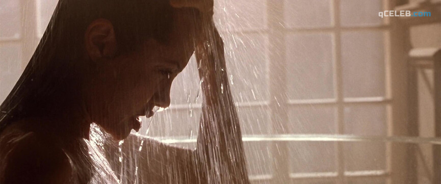 1. Angelina Jolie sexy – Lara Croft: Tomb Raider (2001)
