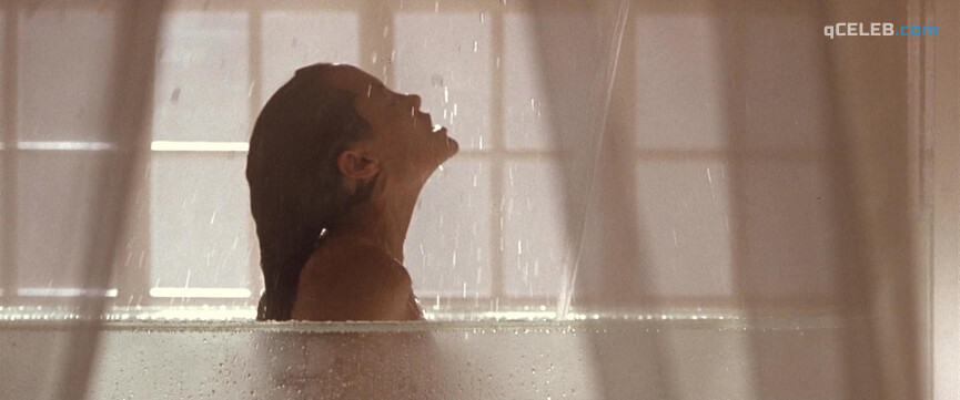2. Angelina Jolie sexy – Lara Croft: Tomb Raider (2001)