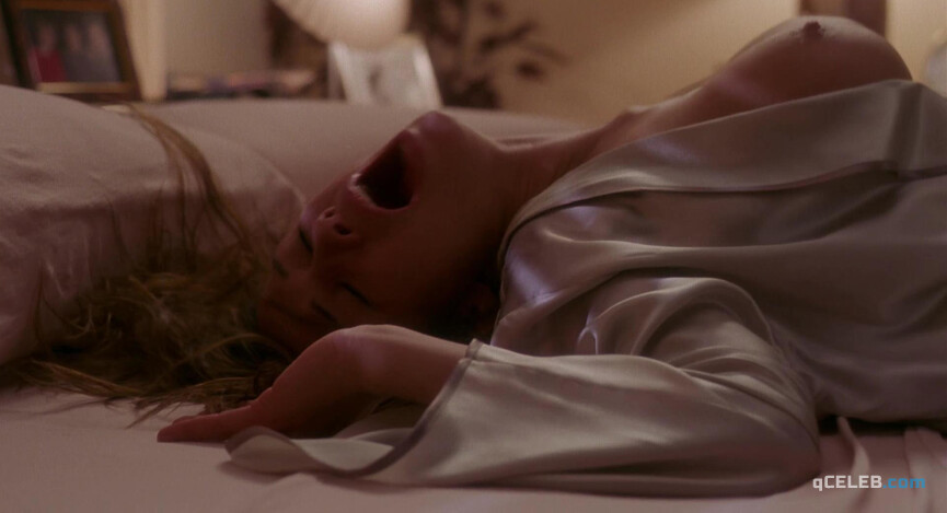 2. Rhona Mitra nude – Hollow Man (2000)