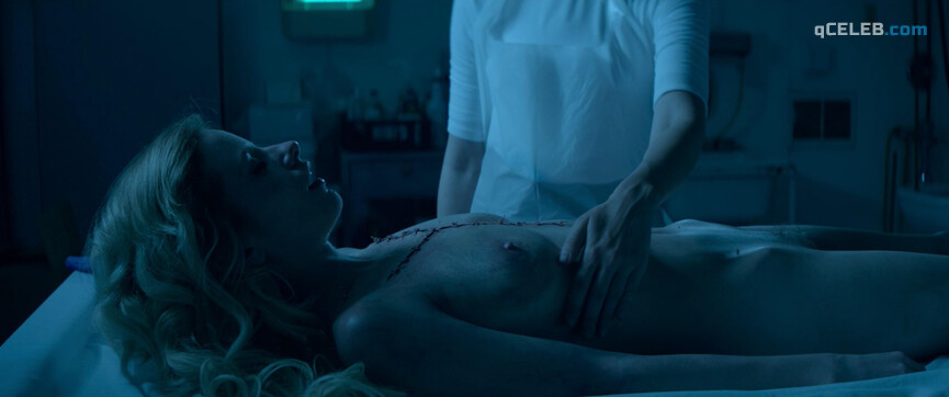 1. Cody Renee Cameron nude, Jena Malone sexy – The Neon Demon (2016)