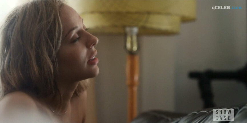 2. MacKenzie Porter sexy – Travelers s01e01 (2016)