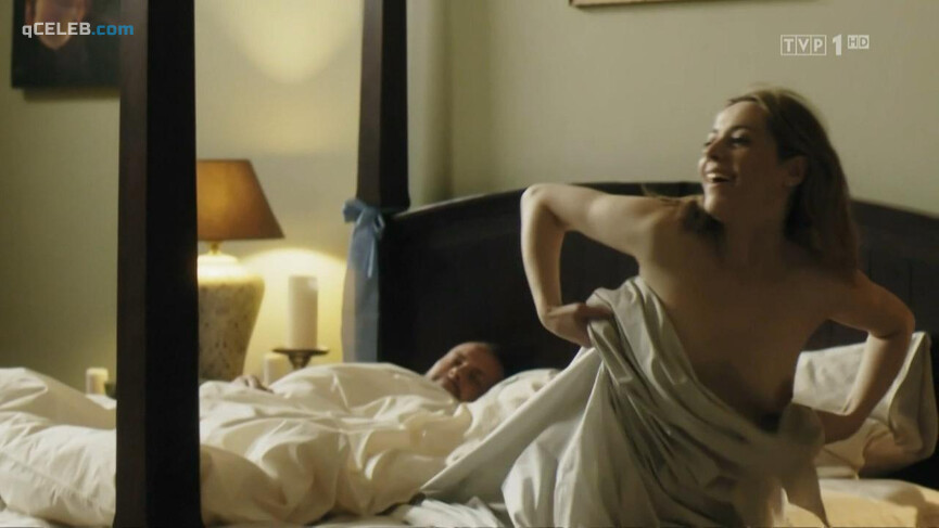 2. Malgorzata Buczkowska nude – Komisja morderstw s01e06 (2016)