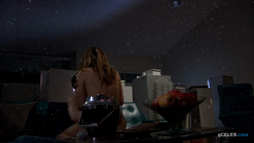 3. Sara Wiseman sexy – The Almighty Johnsons s01e03 (2011)