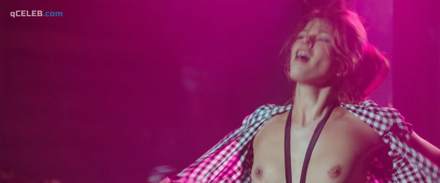 1. Jessica Schwarz nude – Stadtlandliebe (2016)