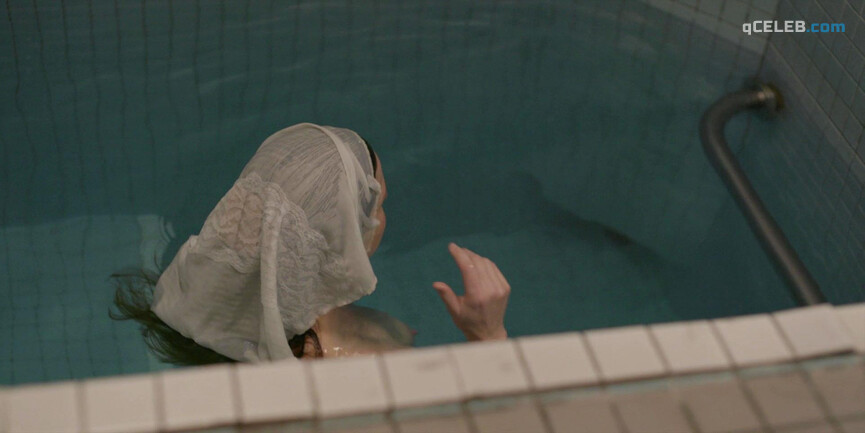 1. Kathryn Hahn nude – Transparent s03e07-09 (2016)