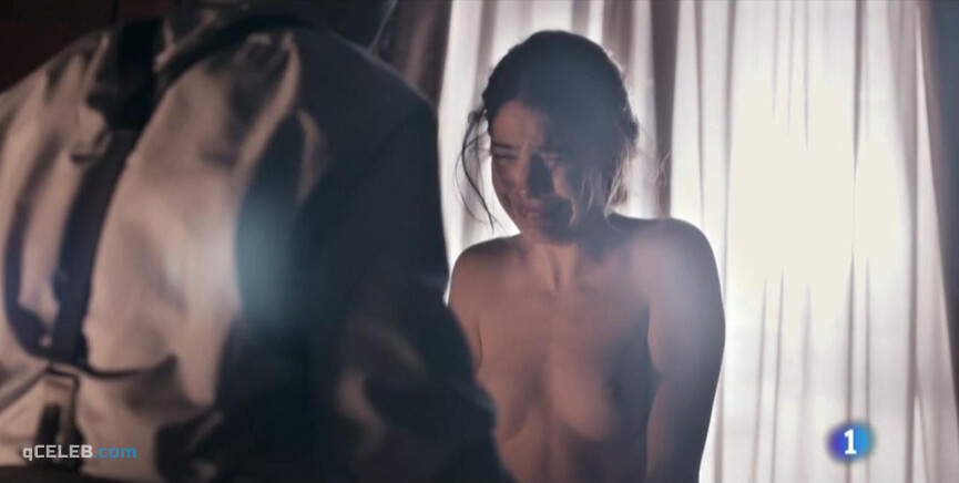 2. Claudia Traisac nude – La sonata del silencio s01e07 (2016)